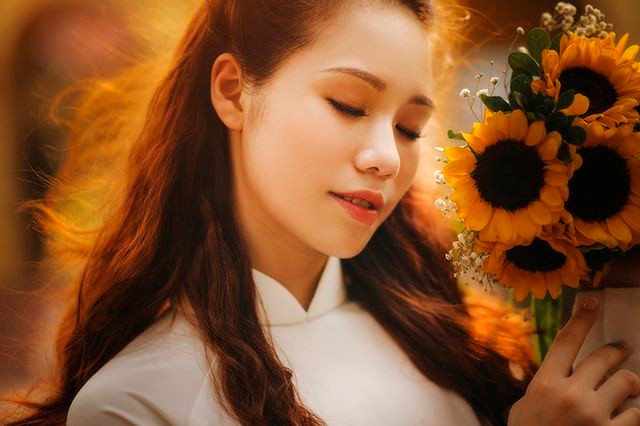 Cuối năm 2017 vừa qua, Hoa khôi thứ 10 của Duyên dáng Ngoại thương đã gọi tên Vũ Ngân Hà (19 tuổi, Hà Nội). 9X sắp kết thúc việc học tại lớp Anh 2, Chương trình Tiên tiến Kinh tế Đối ngoại K55.