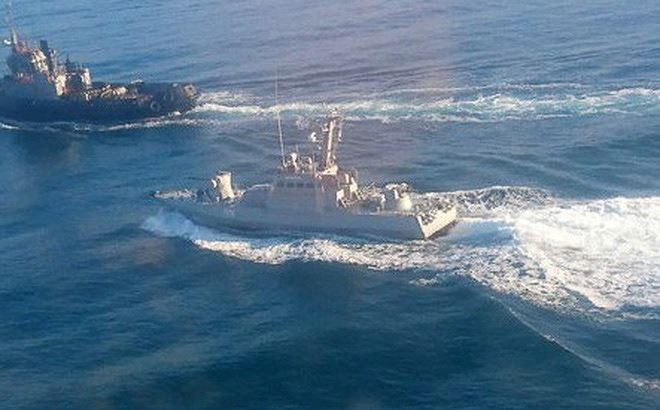 Ảnh do FSB cho thấy tàu Nga và Ukraine áp sát nhau ở eo biển Kerch ngày 25/11/2018.