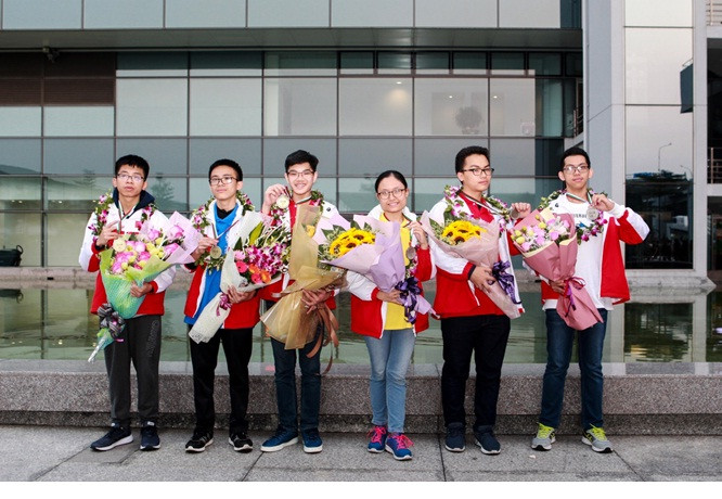 Những gương mặt rạng rỡ của 6 học sinh THCS Cầu Giấy dành huy chương của cuộc thi WMTC 2018.