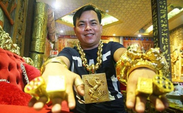 Phúc XO chính thức bị khởi tố, tạm giam