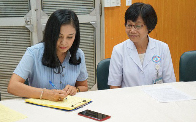 Hình ảnh Việt Trinh hoàn thành các thủ tục để hiến tạng.