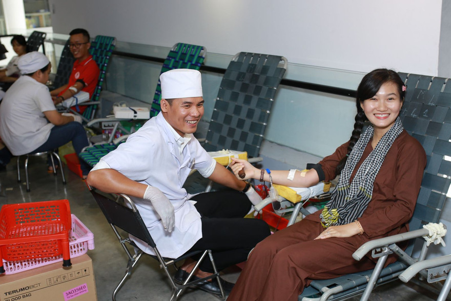 Trang phục và không gian chụp hình theo phong cách miền Tây Nam bộ