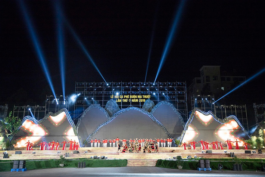 Choáng ngợp trước sân khấu Lễ hội cà phê lớn nhất cả nước.