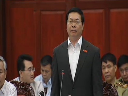 Bộ trưởng Công thương Vũ Huy Hoàng tại phiên chất vấn sáng 1/4. Ảnh chụp màn hình