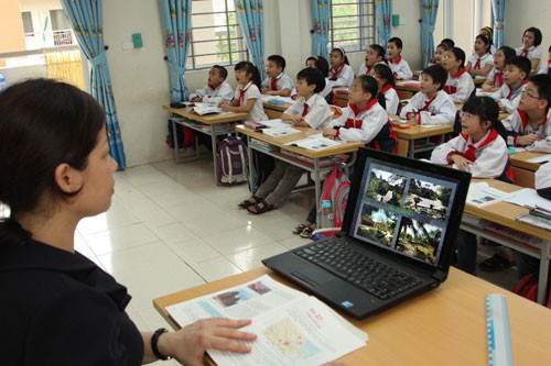 Giờ lịch sử của học sinh Trường Tiểu học Phú La (quận Hà Đông, Hà Nội). Ảnh: Bá Hoạt (Hà Nội Mới