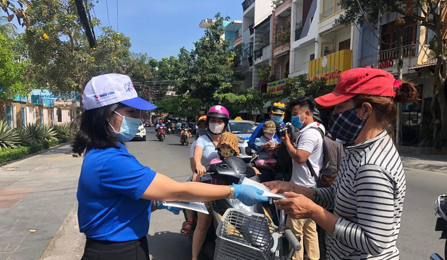 Tỉnh đoàn Khánh Hoà phát miễn phí hơn 23.000 khẩu trang cho người dân