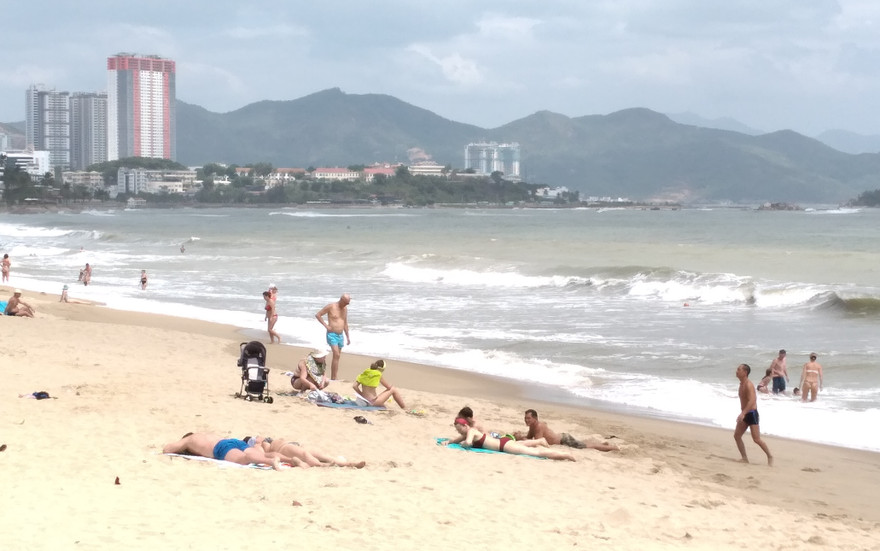 Khách quốc tế tấp nập trở lại Nha Trang 