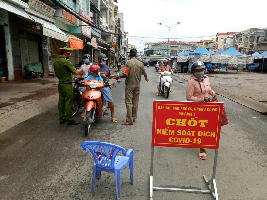 Bé gái hơn 10 ngày tuổi dương tính với SARS-CoV-2