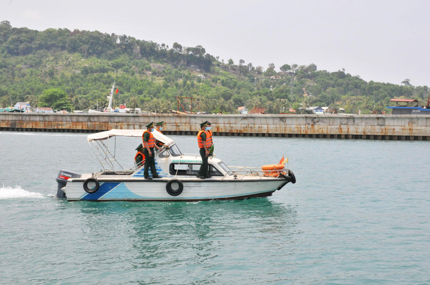 Dịch COVID -19 diễn biến phức tạp, biên giới Tây Nam lại 'không ngủ'