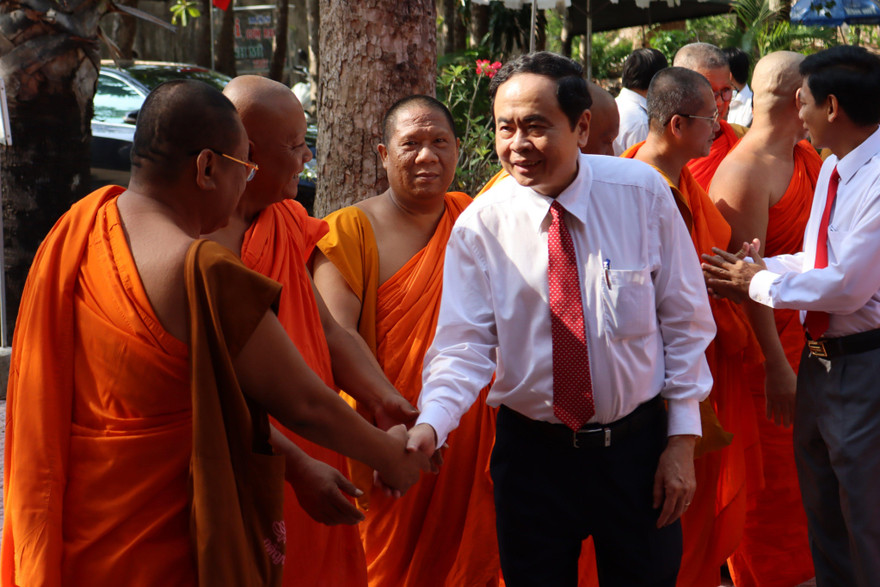 Phó Chủ tịch Thường trực Quốc hội Trần Thanh Mẫn chúc Tết các vị Hòa Thượng, Thượng tọa trong Hội Đoàn kết sư sãi yêu nước tỉnh Sóc Trăng.