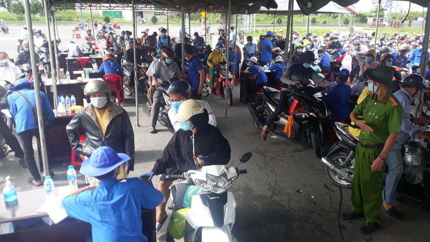 Người lao động ùn ùn về miền Tây sau khi TPHCM giãn cách xã hội