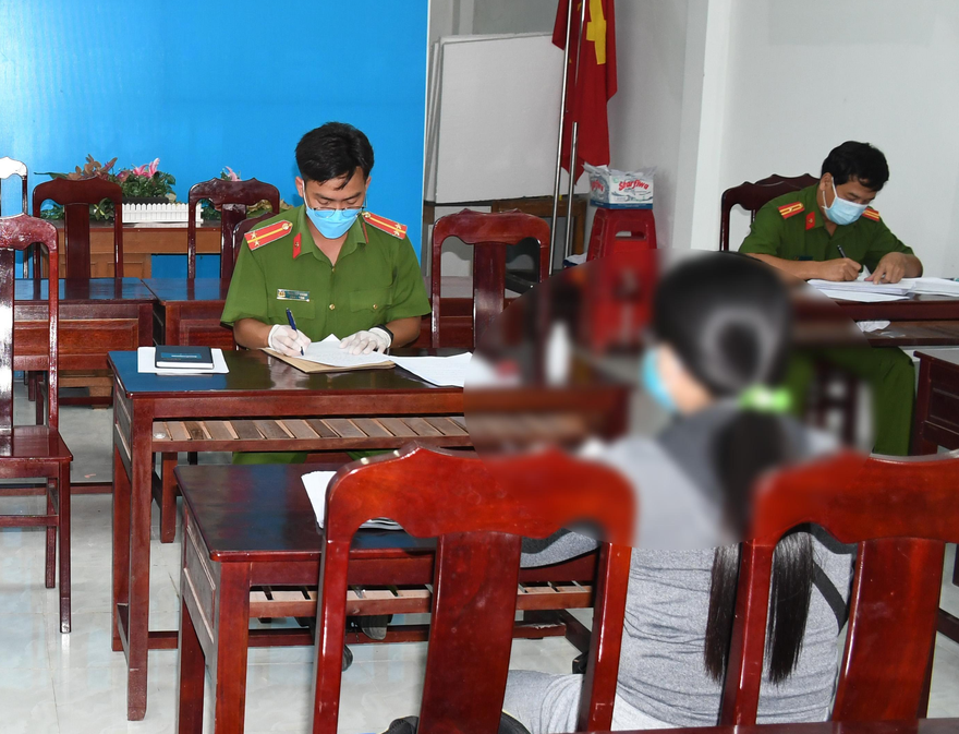 Các hụi viên phản ánh vụ việc cho cơ quan công an.