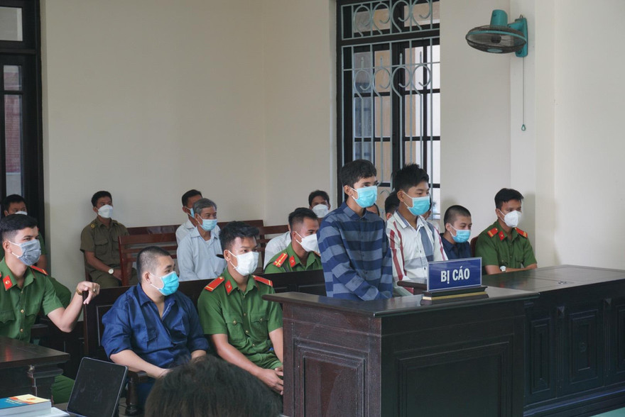 Các bị cáo đều là người dưới 18 tuổi.