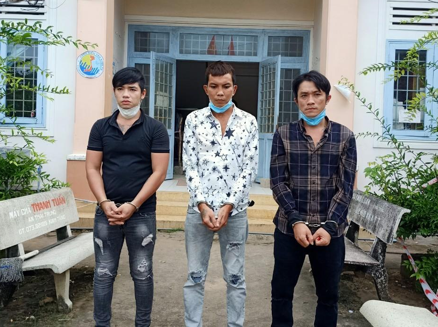 Các bị can bị bắt tạm giam.