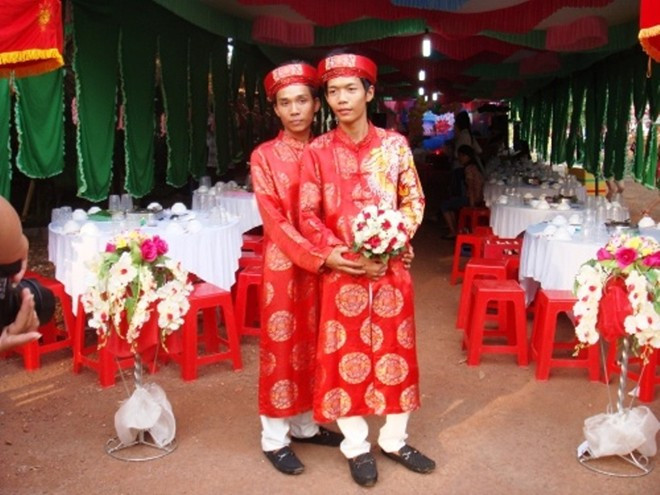  Hôn nhân đồng tính chưa được pháp luật công nhận nhưng cũng không xử phạt được ? 