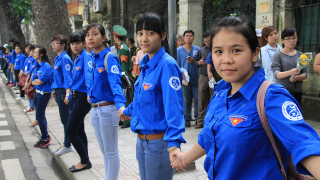 Nhiều đảng viên trưởng thành từ phong trào tình nguyện (Trong ảnh, sinh viên tham gia các hoạt động tình nguyện tại lễ tang Đại tướng Võ Nguyên Giáp). Ảnh: Trường Phong