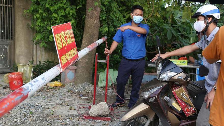 Hà Nội phong tỏa khẩn cấp nơi ở của 2 công nhân mắc COVID- 19