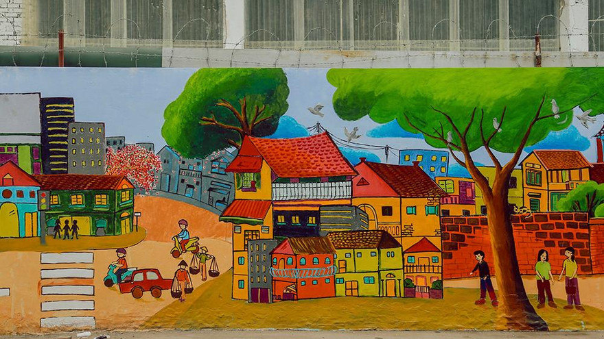 Khoác tranh bích họa lên bức tường công ty Rạng Đông sau vụ hoả hoạn