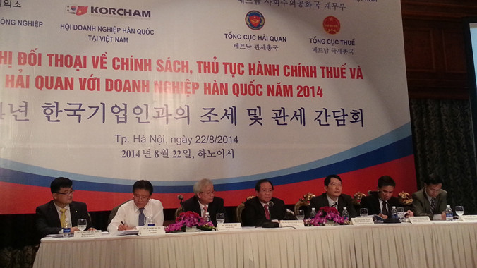 Lãnh đạo Bộ Tài chính, Tổng cục Thuế trả lời các câu hỏi của đại diện DN Hàn Quốc