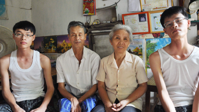 Nam, Hòa và ông bà