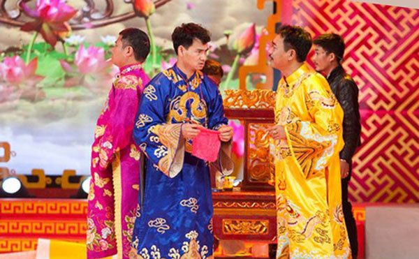 Táo Quân 2014: Ngọc Hoàng giả, Táo y tế đu dây