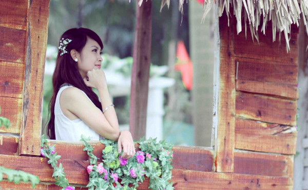 Trở về nước, Phương Lan dũng cảm mở công ty nội thất của riêng mình, đối tác chủ yếu của cô là người Nhật và người nước ngoài. Công ty mới thành lập một năm nhưng đã làm ăn rất tốt. 