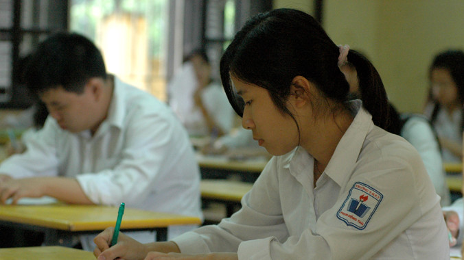 Học sinh trường THPT Phạm Hồng Thái làm bài thi tốt nghiệp. Ảnh: Hồng Vĩnh