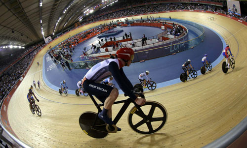 Việc trả lại “niềm vinh dự” đăng cai Asiad 2019 nhận được sự tán đồng của người dân.