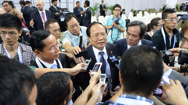 Bộ trưởng Hoàng Tuấn Anh trả lời báo chí quốc tế sau khi Hà Nội được công bố là chủ nhà ASIAD 18