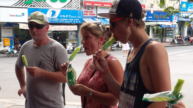 Kem đứng Bờ Hồ. Ảnh: Trung Dũng