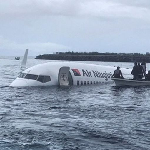 Chiếc Boeing 737 thuộc hãng hàng không Air Niugini.