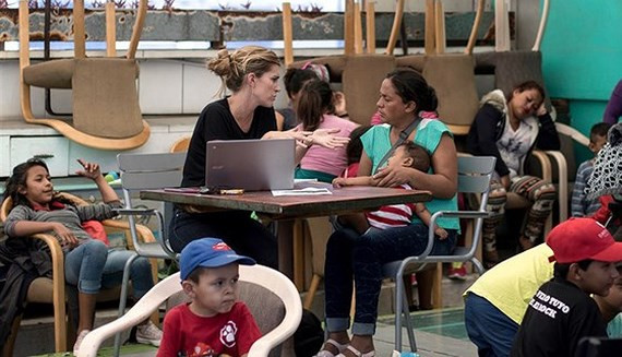 Người di cư ở Tijuana, Mexico ngày 27-4-2018. Ảnh: AP