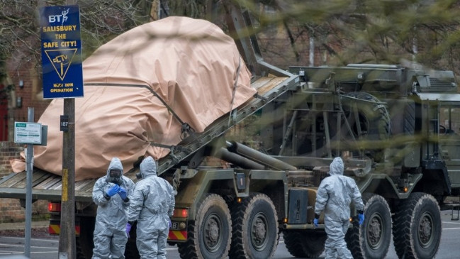 Lực lượng điều tra của Anh tại hiện trường vụ đầu độc ông Skripal và con gái hồi tháng 3.2018 