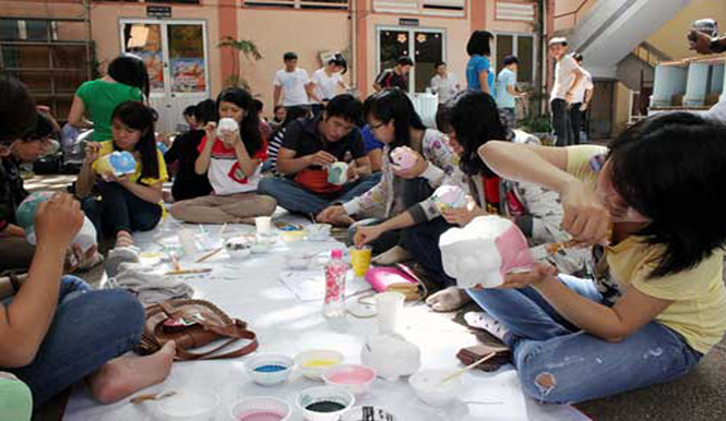 Bạn trẻ TP.HCM tham gia hoạt động thiện nguyện giúp đỡ những người khó khăn