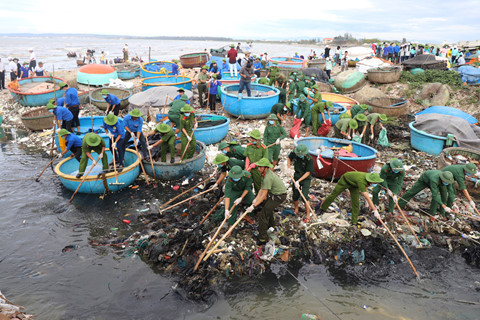 BẢN TIN THANH NIÊN: Ra quân Ngày tình nguyện làm sạch thế giới