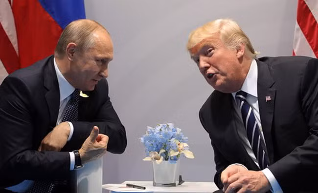 Tổng thống Mỹ Donald Trump (phải) và người đồng cấp Nga Vladimir Putin. (Ảnh: Reuters)