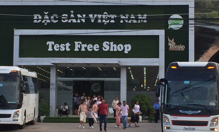 Cận cảnh chuỗi cửa hàng ở Nha Trang xây trái phép chuyên đón khách Trung Quốc