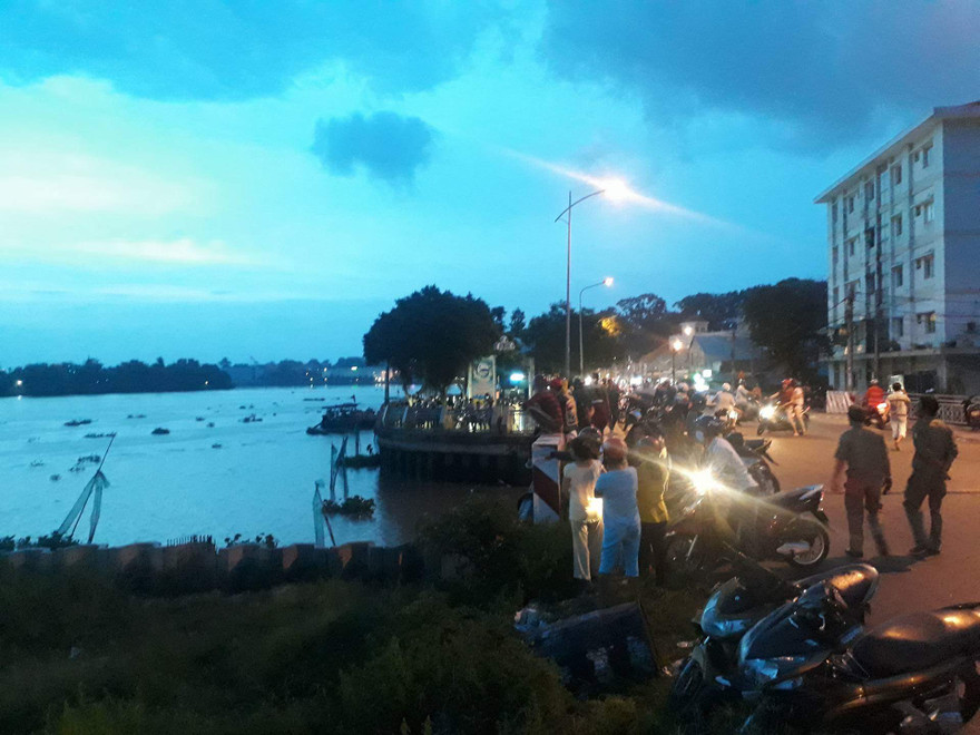 Kinh hãi phát hiện thi thể nam thanh niên trôi trên sông 