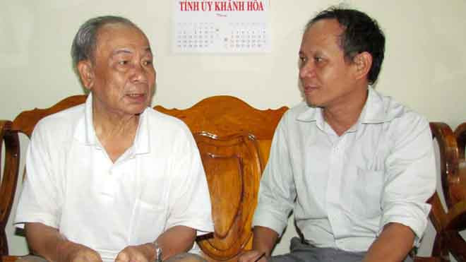 Ông Bùi Hồng Thái (trái): “Nếu để nó lợi dụng danh nghĩa mình, sẽ mất danh dự, mất uy tín ghê lắm”