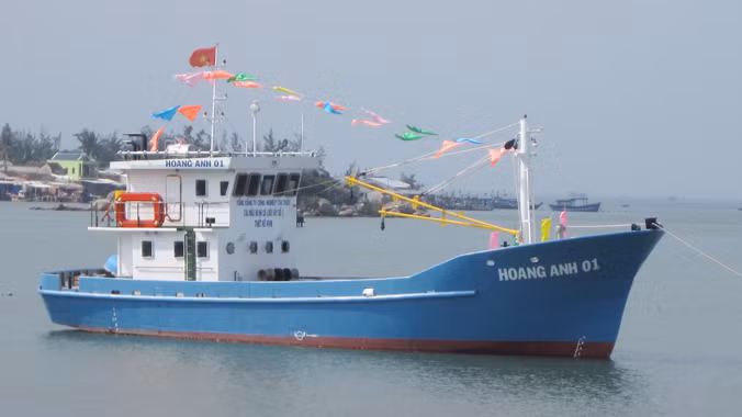 Tàu vỏ sắt sắp tới sẽ phủ trên ngư trường Hoàng Sa - Trường Sa (trong ảnh, tàu vỏ sắt của ngư dân Mai Thành Văn). Ảnh: Anh Thư 