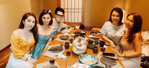 Á hậu Thụy Vân tụ họp cùng hội bạn thân 'vũ trụ VFC'