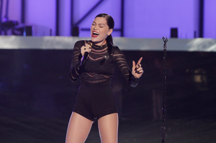 Jessie J vật lộn với bệnh rối loạn thính lực