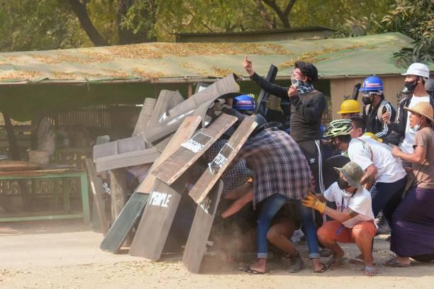 Myanmar: Biểu tình vẫn tiếp diễn, quyền sử dụng Internet bị siết chặt