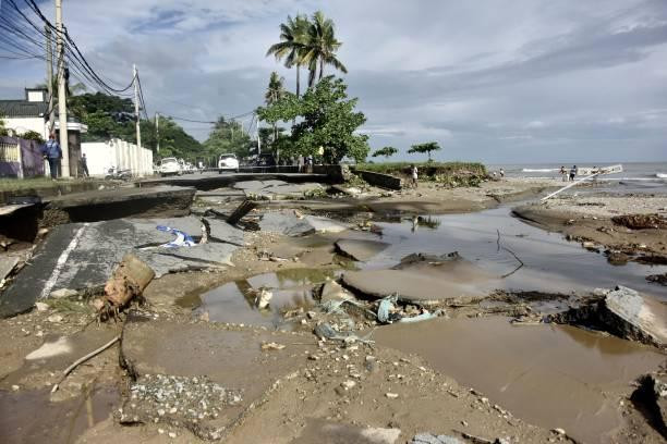Bão san phẳng một thị trấn Australia 