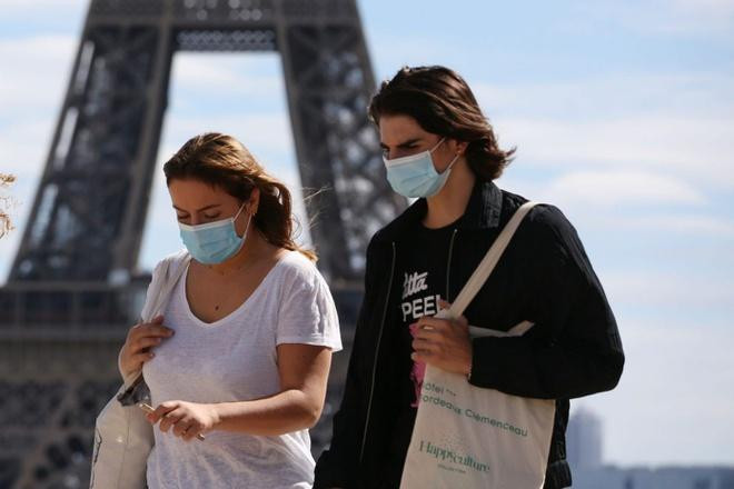 Pháp dỡ bỏ quy định đeo khẩu trang, lệnh giới nghiêm sớm hơn dự kiến