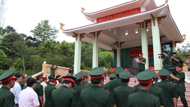 Tưởng niệm các liệt sỹ Sư đoàn 337 đã hy sinh tại cầu Khánh Khê. Ảnh: Duy Chiến