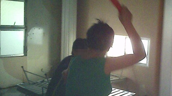 Dạy trẻ tự kỷ bằng đánh đập- vụ bạo hành trẻ em mới nhất