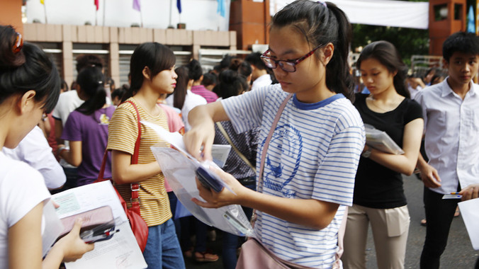 Thí sinh dự thi cao đẳng sáng 15/7. Ảnh: Như Ý