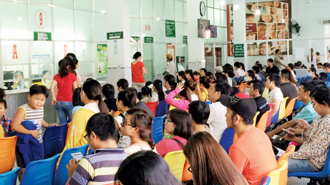 Trẻ đến chủng ngừa tại viện pasteur TPHCM. Ảnh: Lê Nguyễn