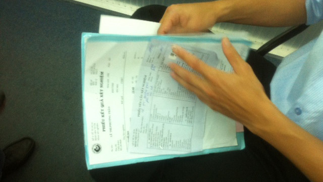 Hồ sơ bệnh án cho thấy trẻ tử vong do suy hô hấp nặng vì ngạt còn mẹ thì nhiễm trùng. Ảnh: L.N